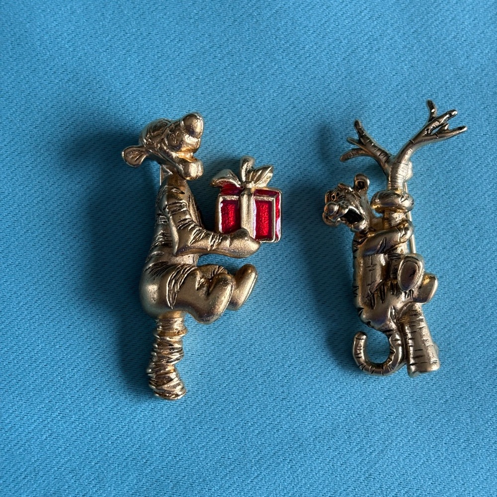 Vintage Gold ToneTigger Brooch Set